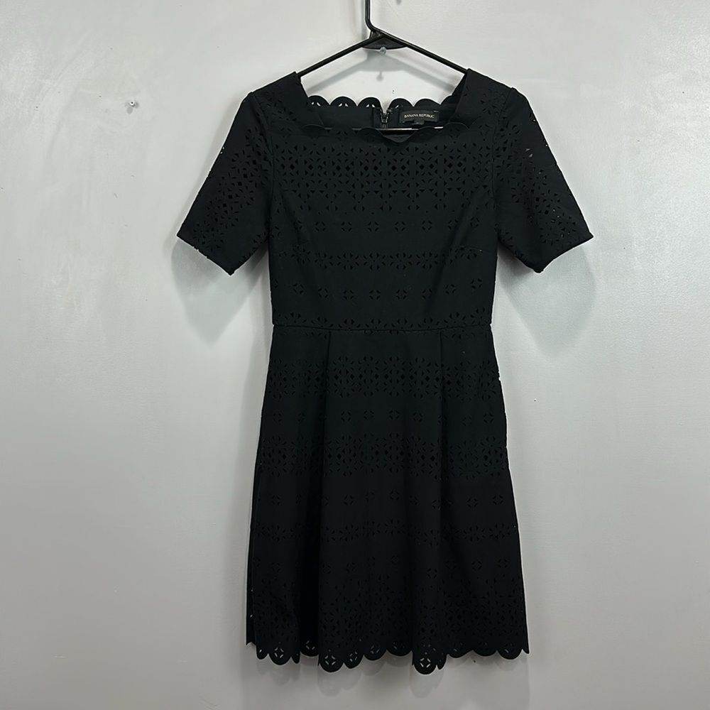 BANANA REPUBLIC LASER CUT FIT & FLARE DRESS - Picture 2 of 9